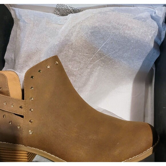 NEW Lane Bryant Womens Brown Ankle Boots Size 10W Studded Back Zipper Wide Calf - Picture 4 of 6